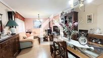 Sala d'estar de Casa adosada en venda en San Vicente del Raspeig / Sant Vicent del Raspeig amb Aire condicionat, Parquet i Terrassa