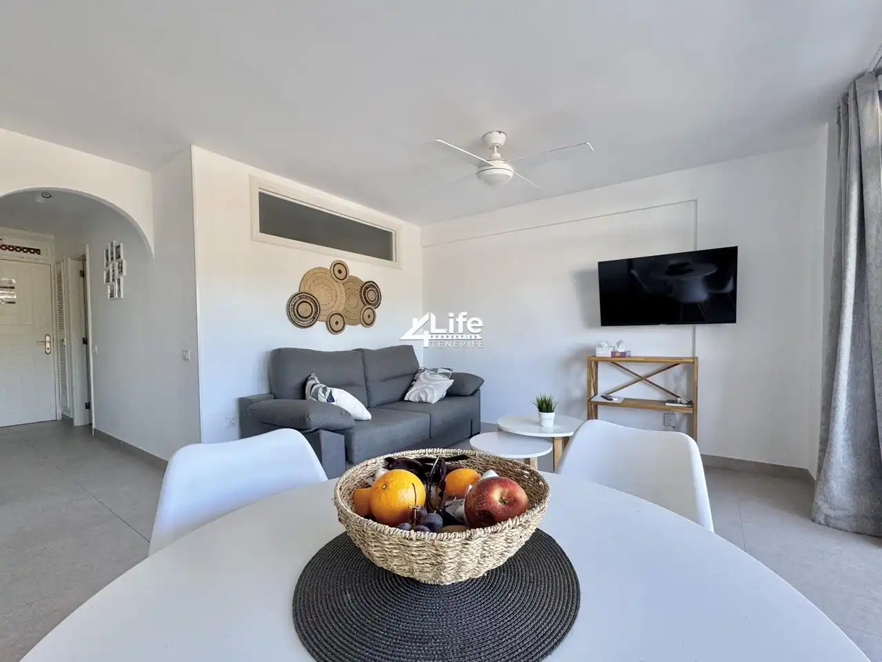 Sala de estar de Apartamento en venta en Arona con Terraza, Amueblado y Balcón
