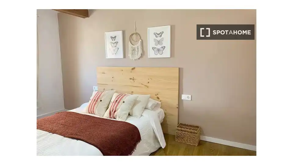Habitación de Piso de alquiler en Valencia con Aire acondicionado, Calefacción y Amueblado