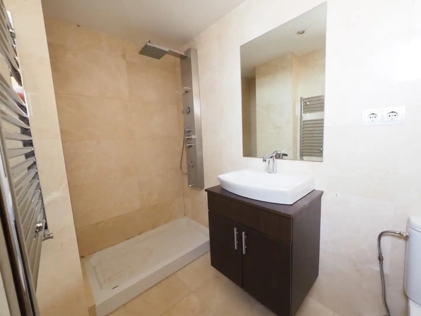 Baño de Dúplex en venta en Vilafranca del Penedès con Calefacción, Parquet y Terraza