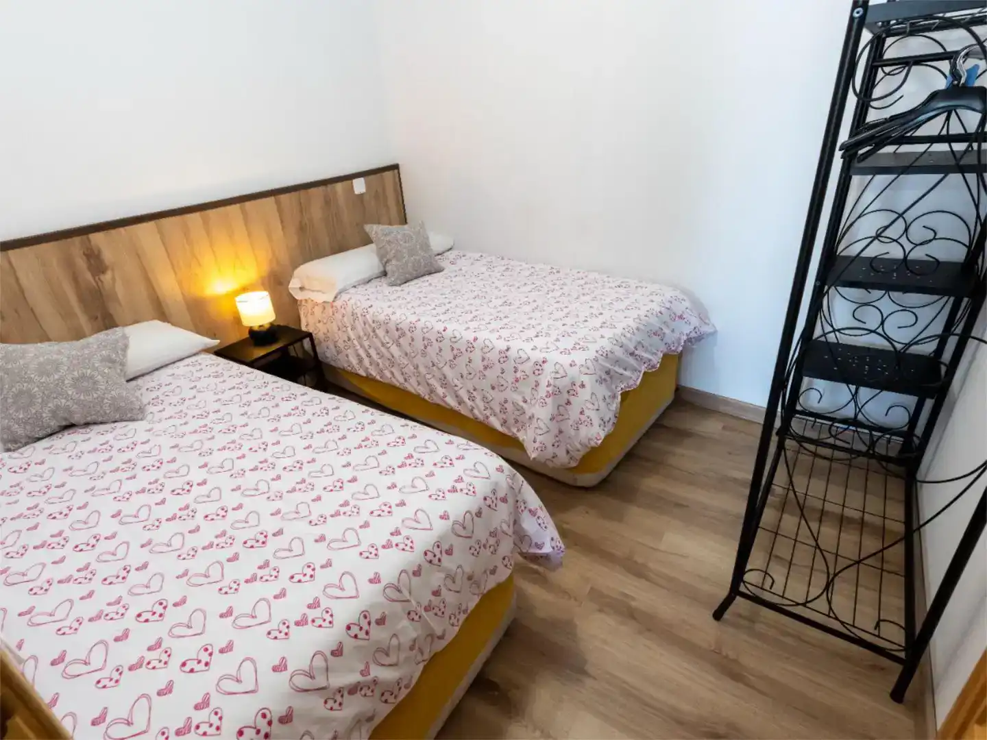 Habitación de Apartamento de alquiler en La Cabrera con Jardín privado