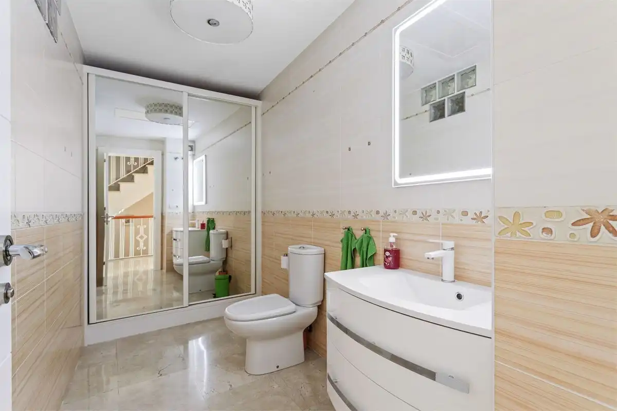 Baño de Casa adosada en venta en Benalmádena con Amueblado