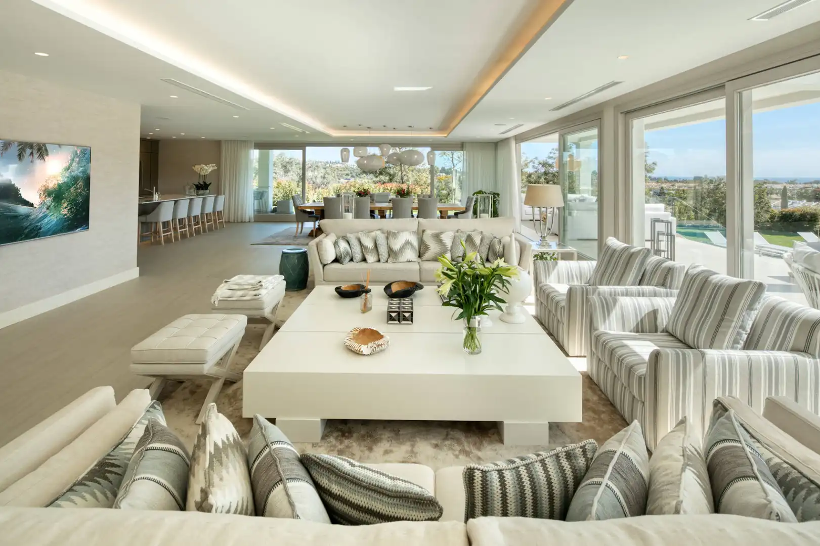 Sala d'estar de Casa o xalet en venda en Marbella amb Aire condicionat, Jardí privat i Terrassa