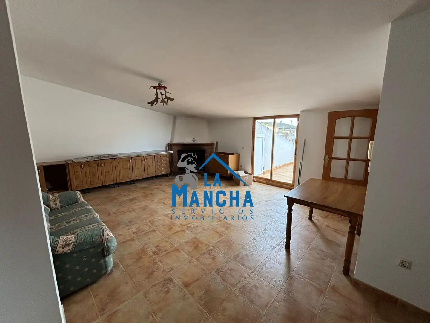 Sala d'estar de Casa o xalet en venda en La Gineta amb Aire condicionat, Terrassa i Traster