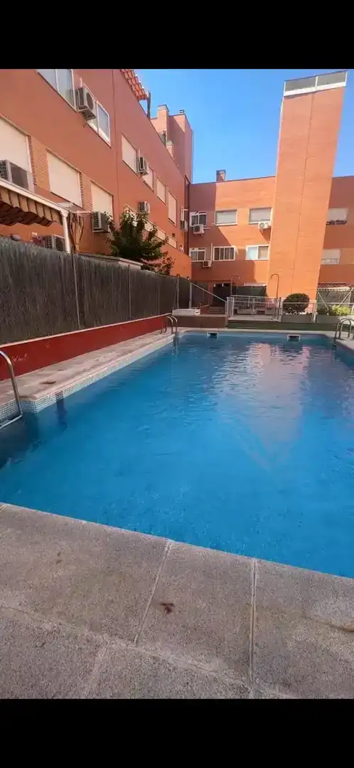 Swimming pool of Flat for share in Parla  with Parquet flooring, Swimming Pool and Furnished