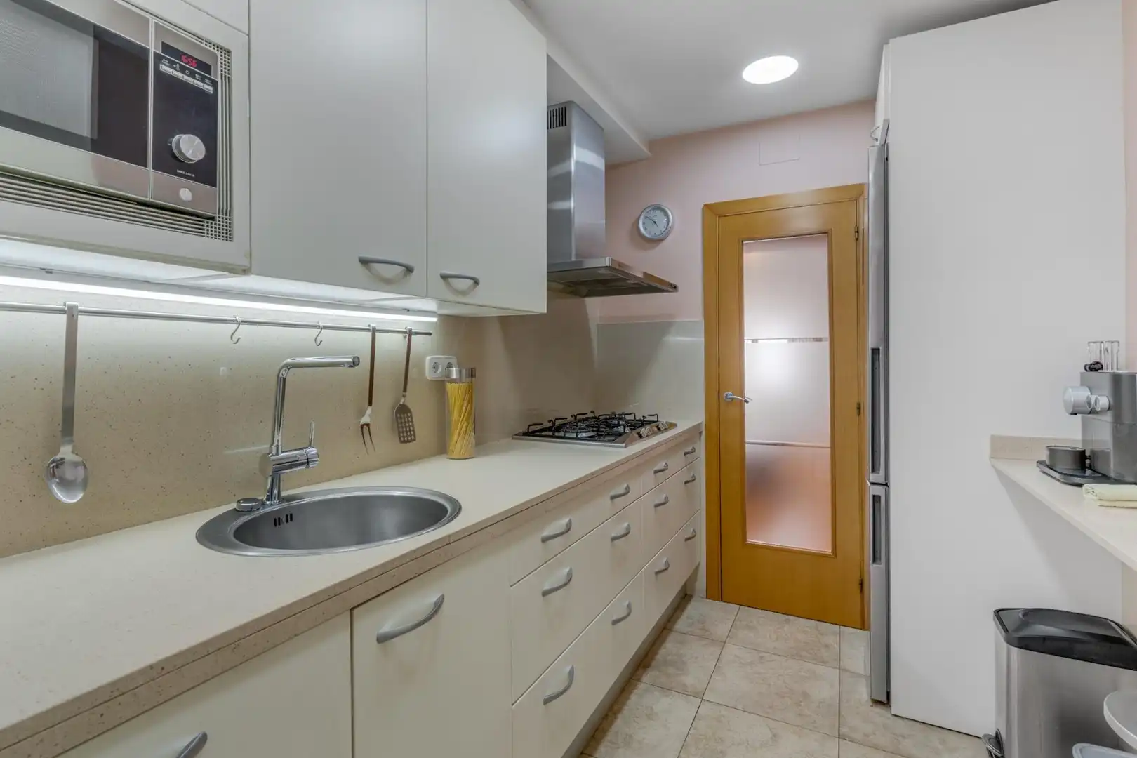 Cocina de Piso en venta en L'Hospitalet de Llobregat con Aire acondicionado, Amueblado y Alarma