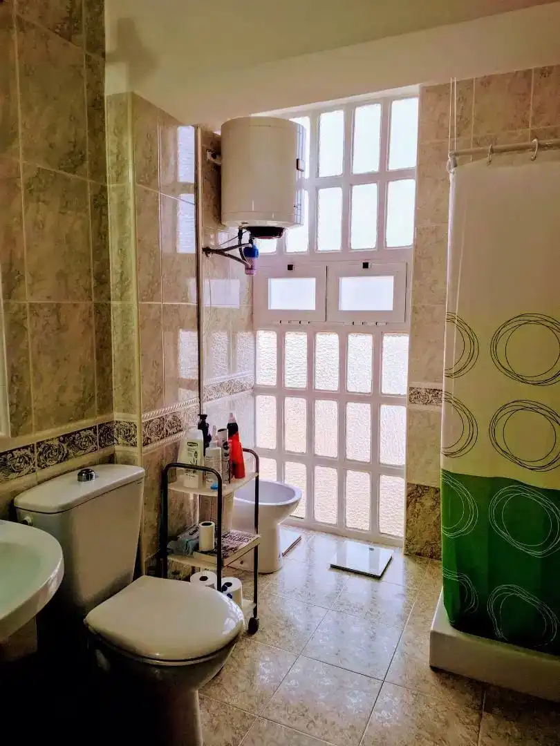 Badezimmer von Wohnung zum Verkauf in Cullera mit Ofen, Waschmaschine und Balkon