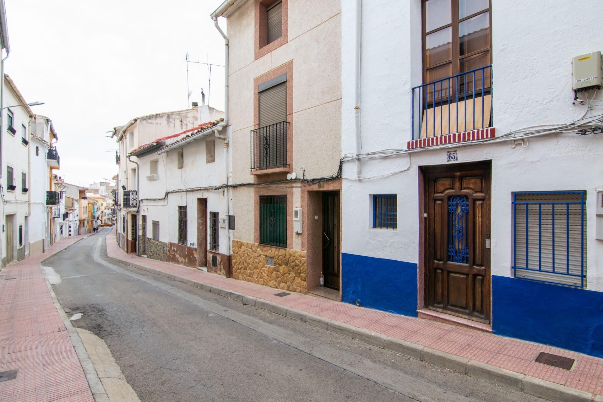 Exterior view of Country house for sale in Utiel  with Heating, Terrace and Storage room
