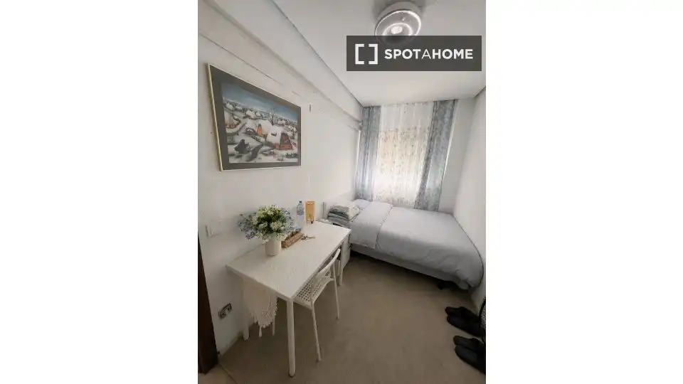 Habitación de Apartamento para compartir en Madrid con Aire acondicionado, Calefacción y Terraza