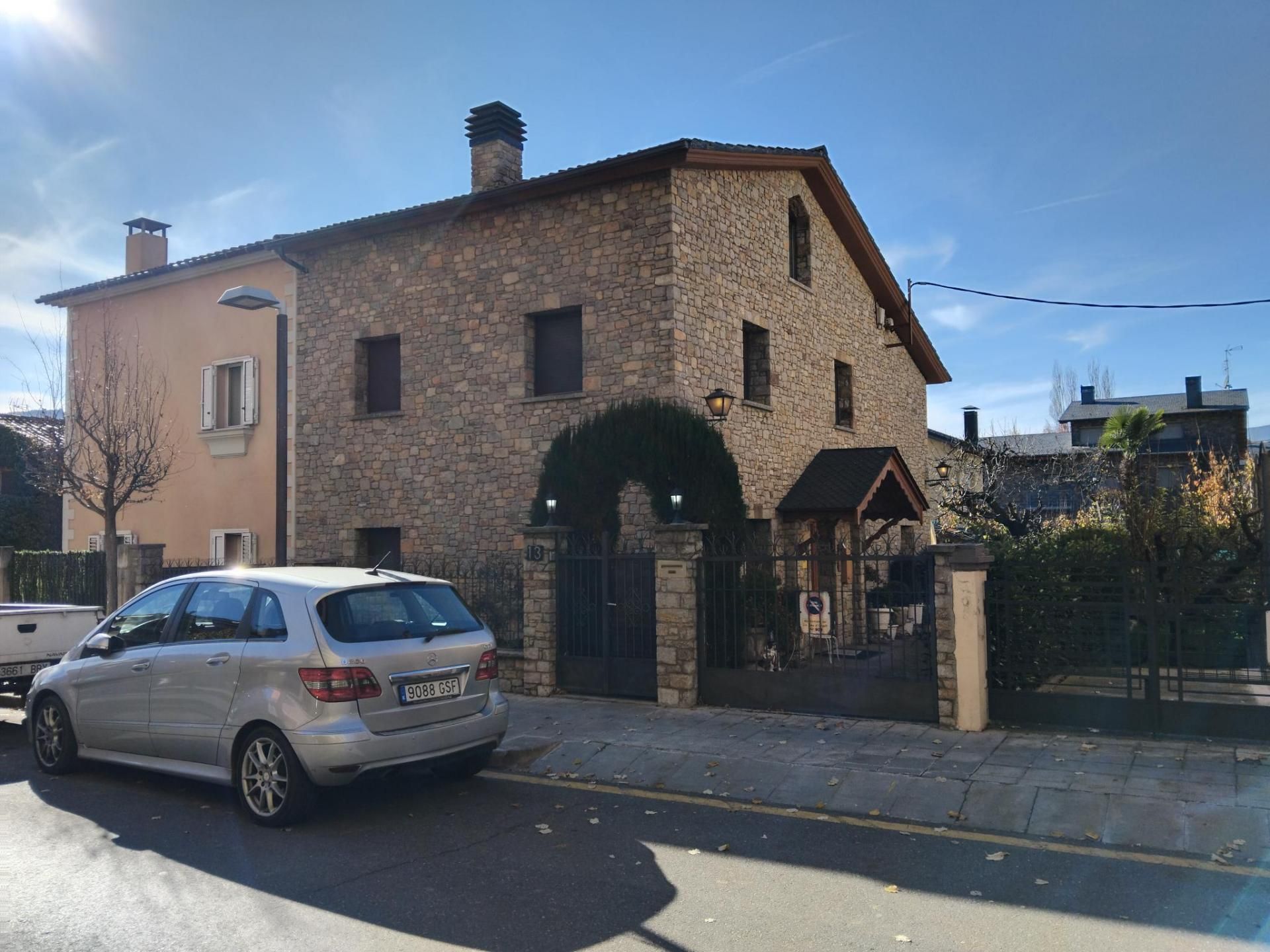Exterior view of Single-family semi-detached for sale in La Seu d'Urgell  with Heating