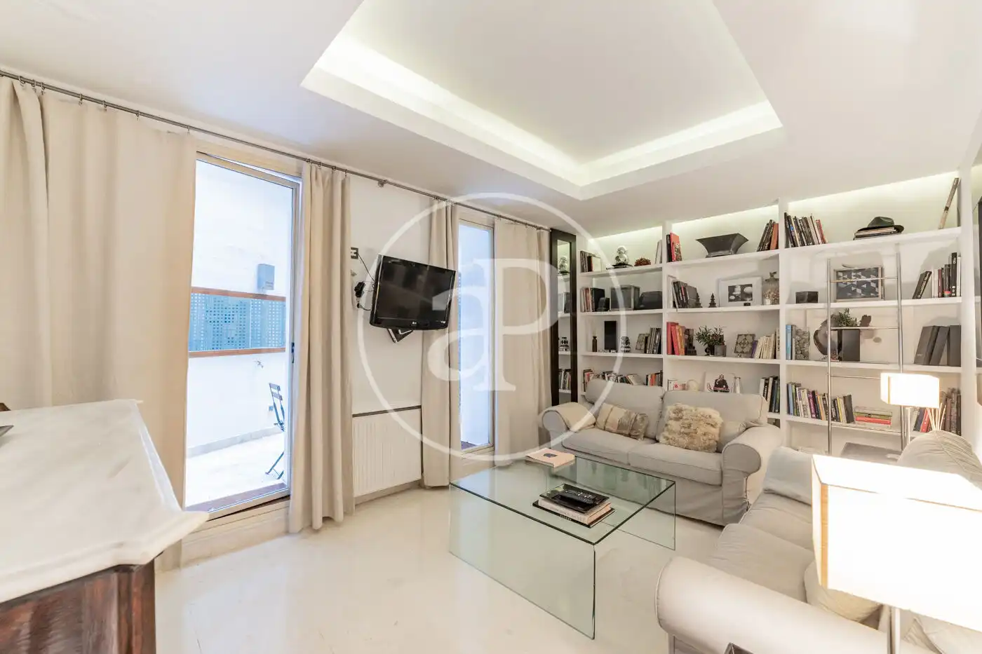 Living room of Flat for sale in Madrid  with Heating, Terrace and Furnished