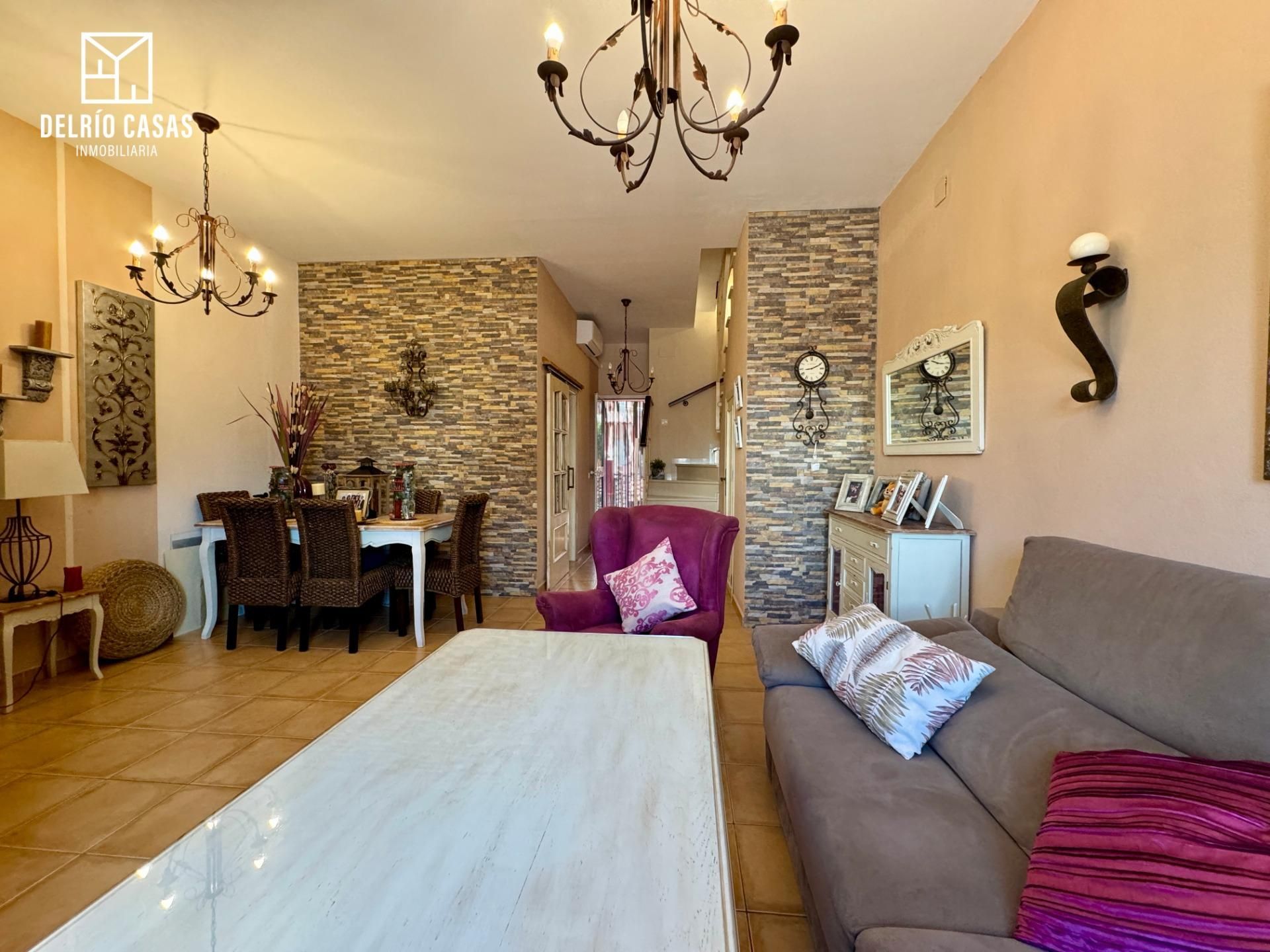Sala d'estar de Casa adosada en venda en Mazagón