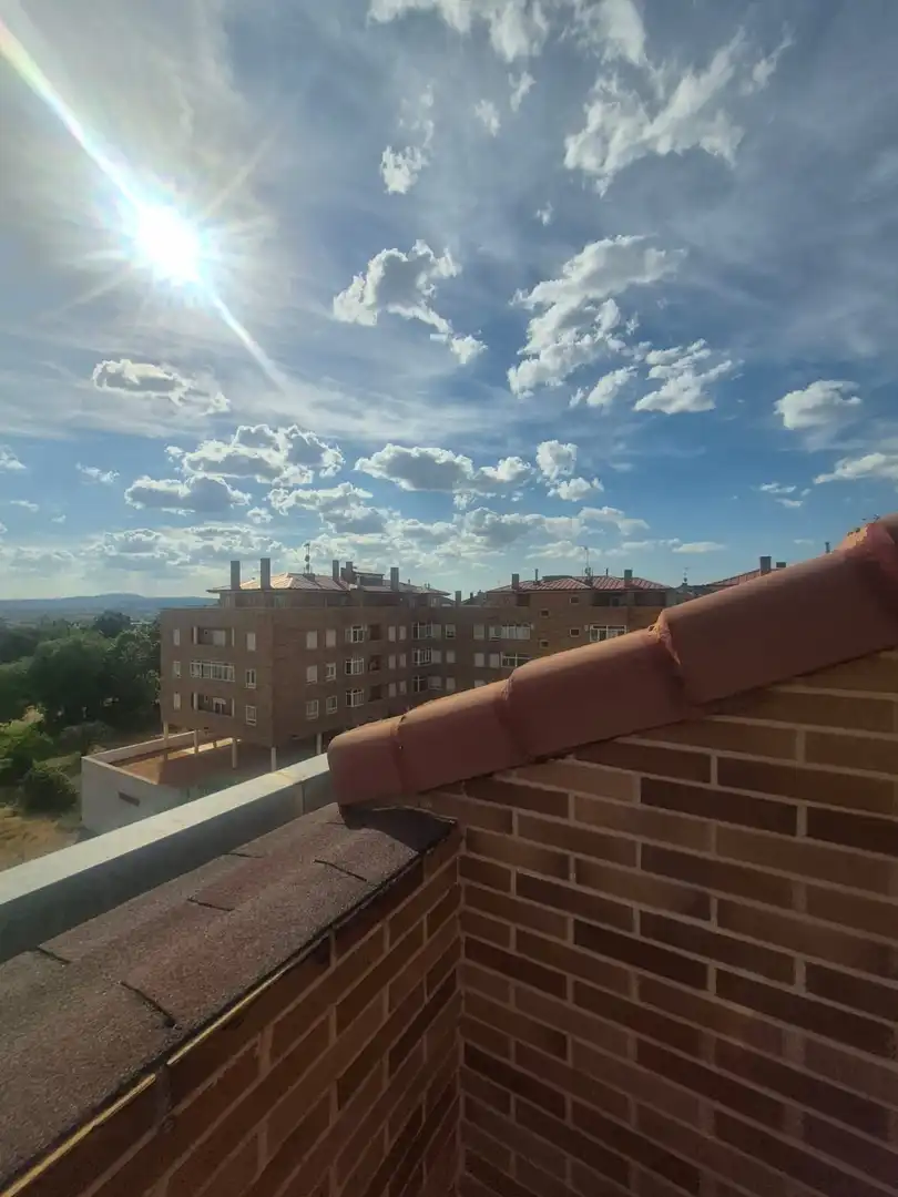 Vista exterior de Àtic en venda en Ávila amb Calefacció, Terrassa i Traster