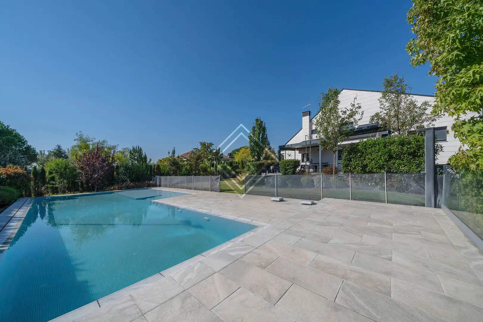 Villa con piscina in vendita a Urbanización La Moraleja