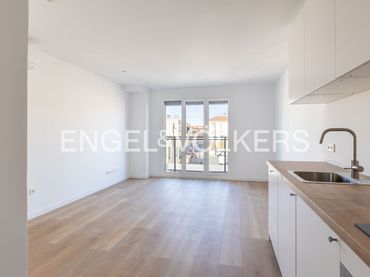 Penthouse with balcony to rent in Fuencarral - El Pardo