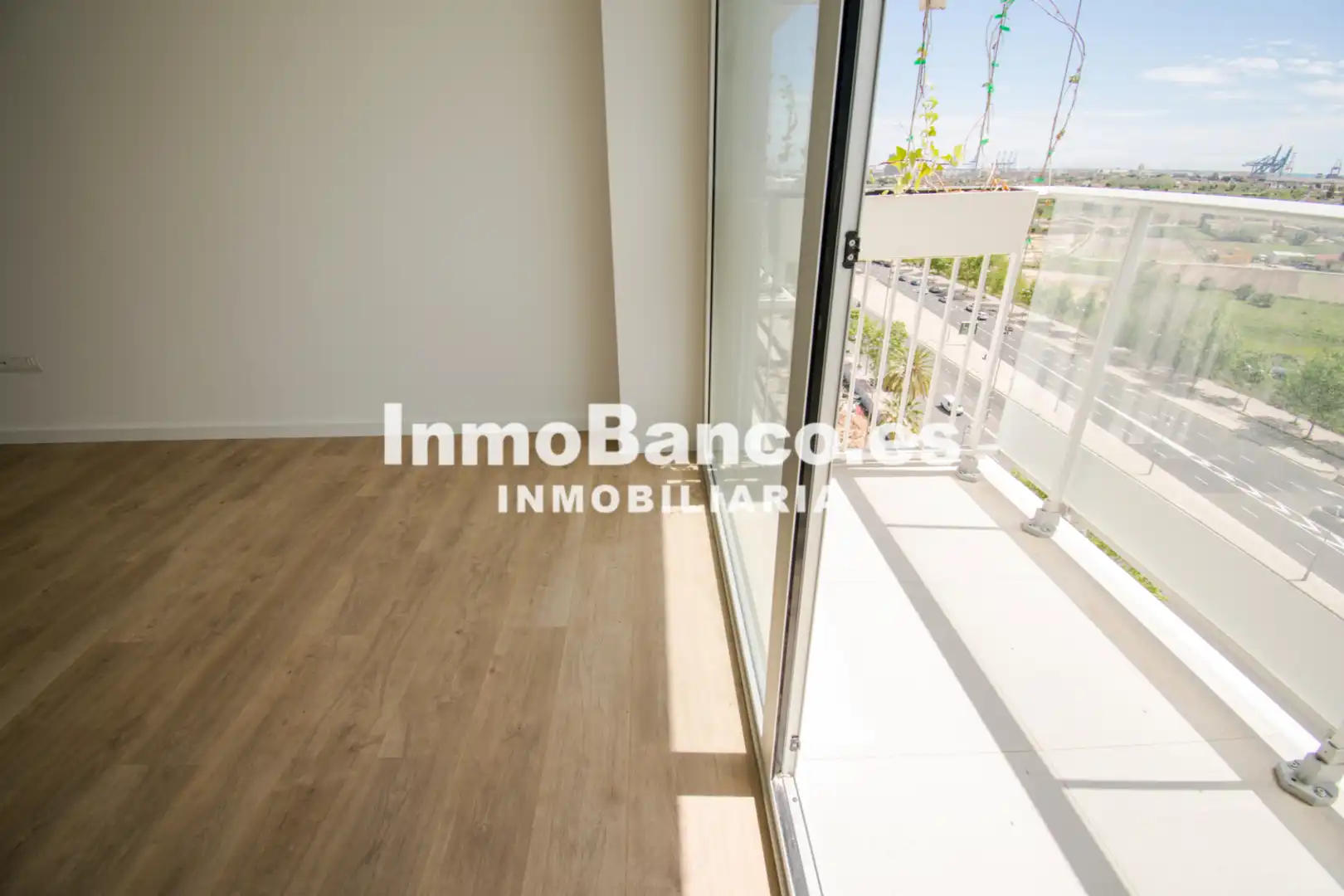 Flat for rent in Valencia  with Air Conditioner, Heating and Storage room