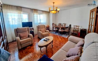 Living room of Flat for sale in Valladolid Capital  with Heating, Parquet flooring and Terrace