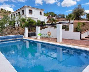 Piscina de Finca rústica en venda en Riogordo amb Aire condicionat, Terrassa i Piscina