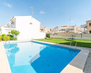 Piscina de Casa adosada en venda en Torrevieja amb Aire condicionat i Balcó