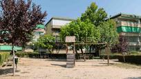 Vista exterior de Apartament en venda en San Agustín del Guadalix amb Aire condicionat, Terrassa i Piscina