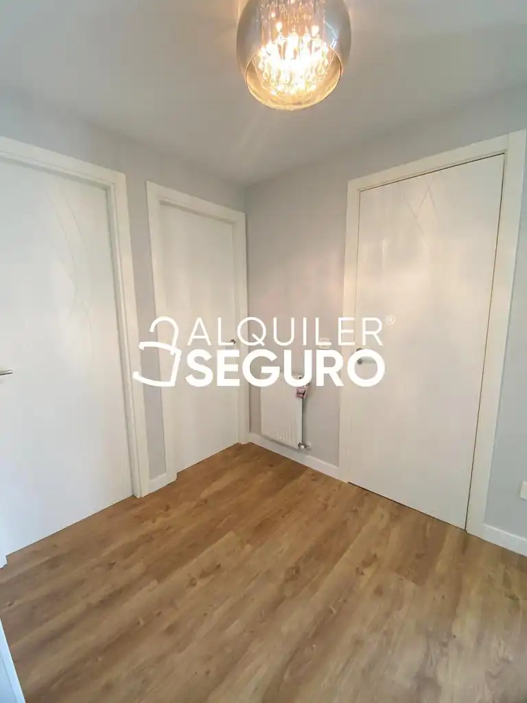 Bedroom of Flat for rent in Madrid  with Air Conditioner, Heating and Terrace