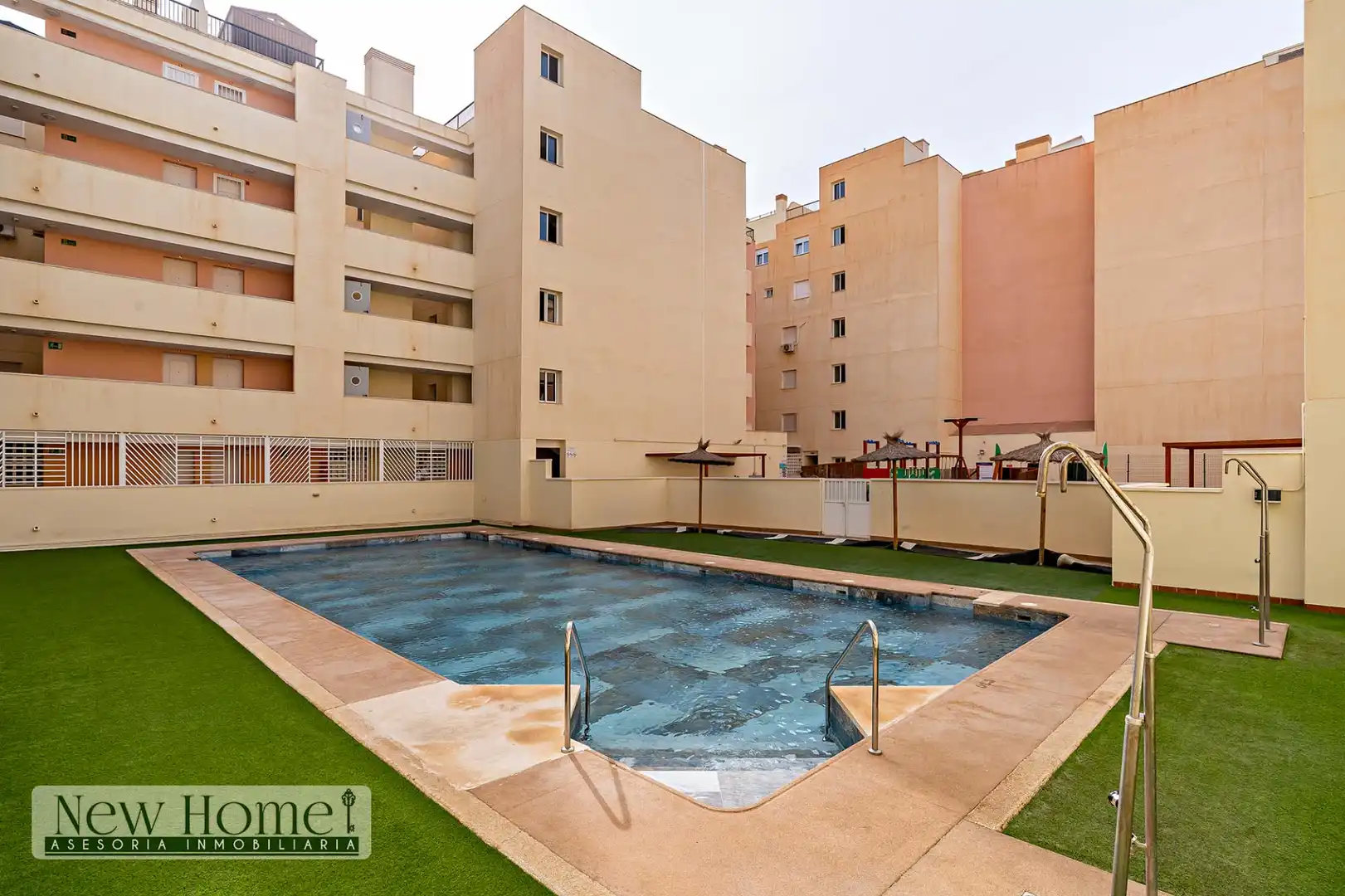 Swimming pool of Flat for sale in Roquetas de Mar  with Terrace, Furnished and Community pool