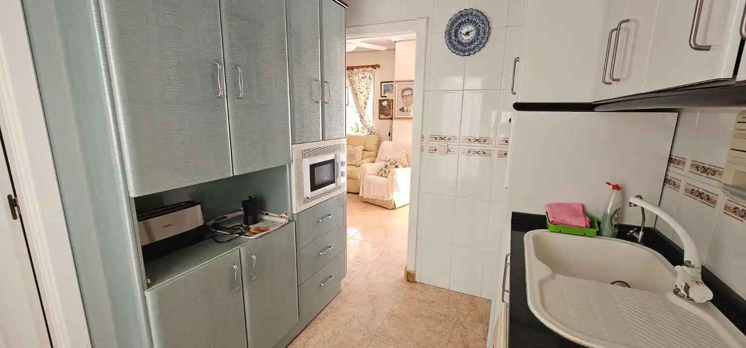 Küche von Einfamilien-Reihenhaus zum Verkauf in Torrevieja mit Terrasse, Möbliert und Alarm