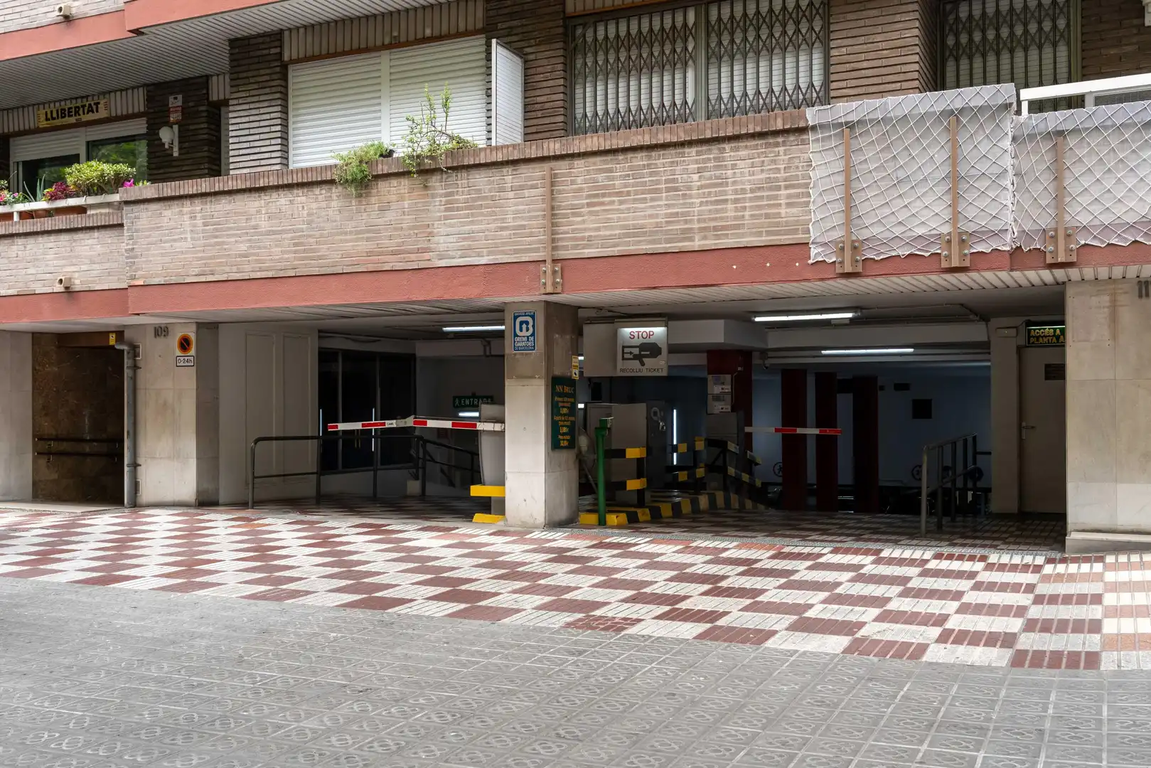 Einzelparkplatz zur Miete in CALLE BRUC 103, imagen 2