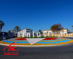 Vista exterior de Casa o xalet en venda en Sanlúcar de Barrameda amb Terrassa i Moblat