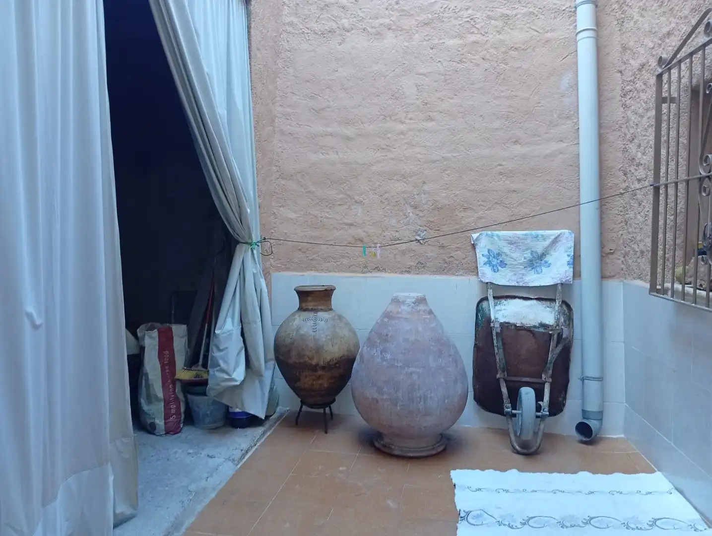 Casa adosada en venda a Cortes - Huertas