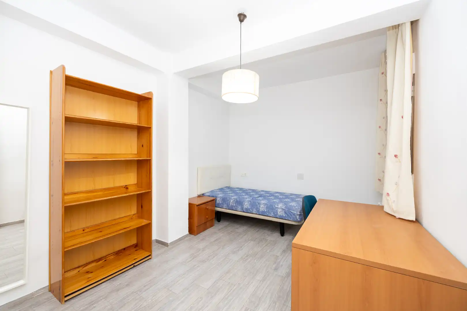 Bedroom of Flat for rent in Granada  with Heating, Furnished and Washing machine