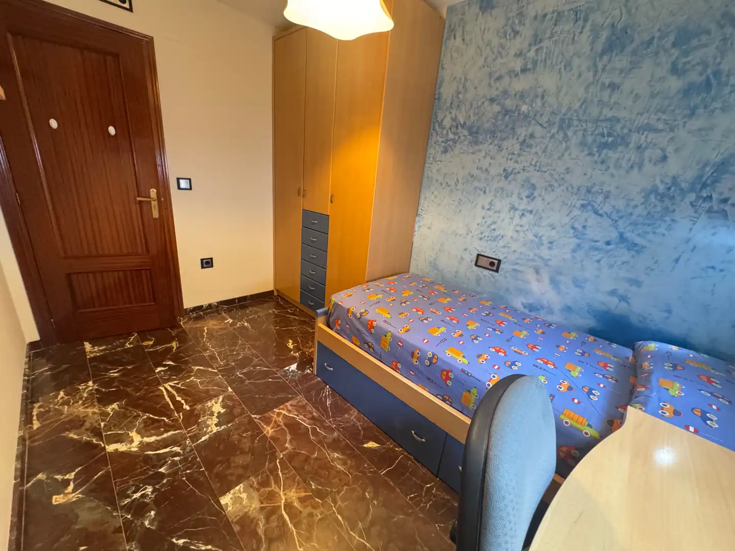Habitación de Piso de alquiler en Jaén con Aire acondicionado, Calefacción y Trastero
