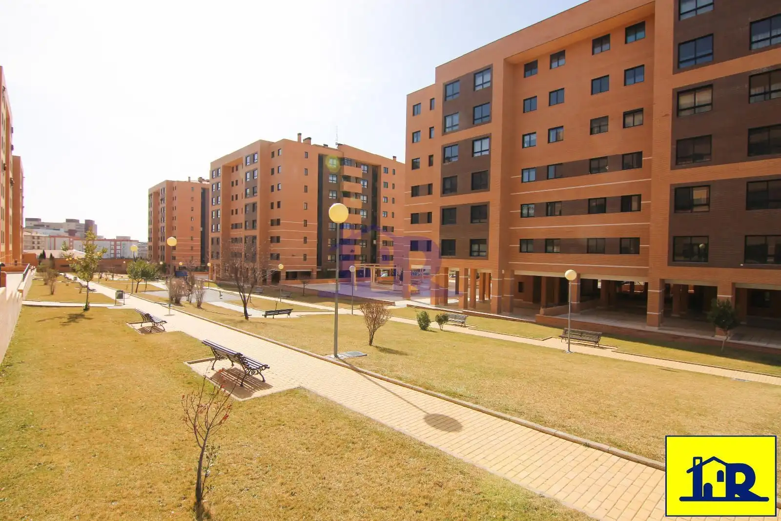 Vista exterior de Piso en venta en Cuenca con Calefacción, Trastero y Piscina