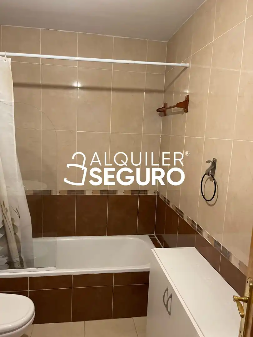 Bany de Casa o xalet de lloguer en Belmonte de Tajo amb Calefacció