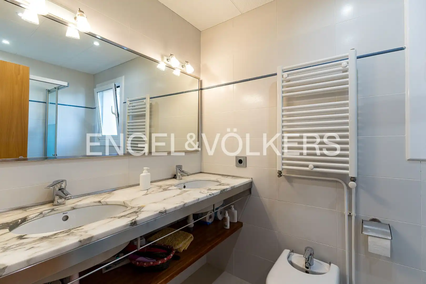Bathroom of Houses for sale in Roda de Berà  with Air Conditioner, Heating and Private garden
