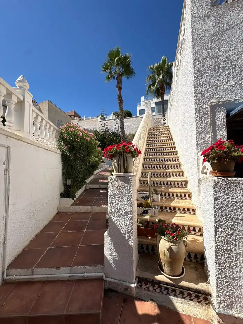 Vista exterior de Casa o xalet en venda en Rojales amb Aire condicionat, Calefacció i Jardí privat