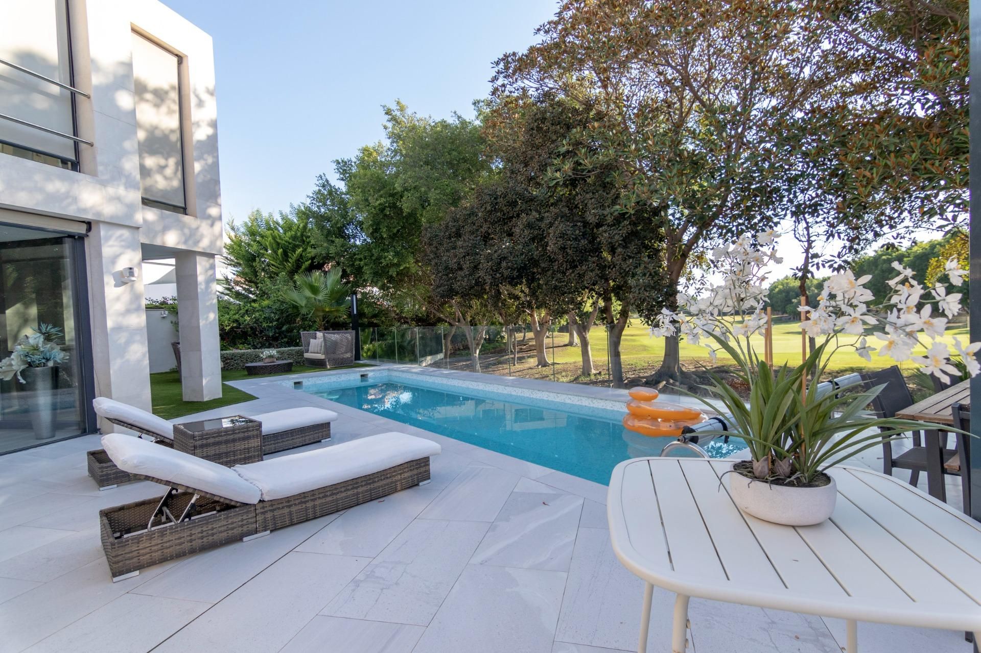 Piscina de Casa o chalet en venta en Alicante / Alacant con Aire acondicionado, Calefacción y Jardín privado