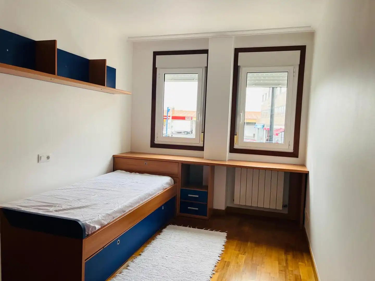 Dormitori de Apartament en venda en Pontevedra Capital  amb Terrassa i Traster