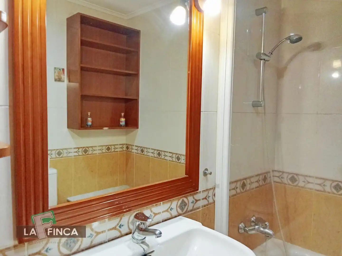 Baño de Apartamento en venta en Gijón  con Calefacción, Parquet y Trastero