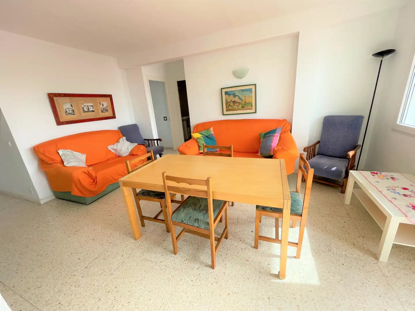 Sala d'estar de Pis de lloguer en Punta Umbría amb Aire condicionat, Terrassa i Moblat
