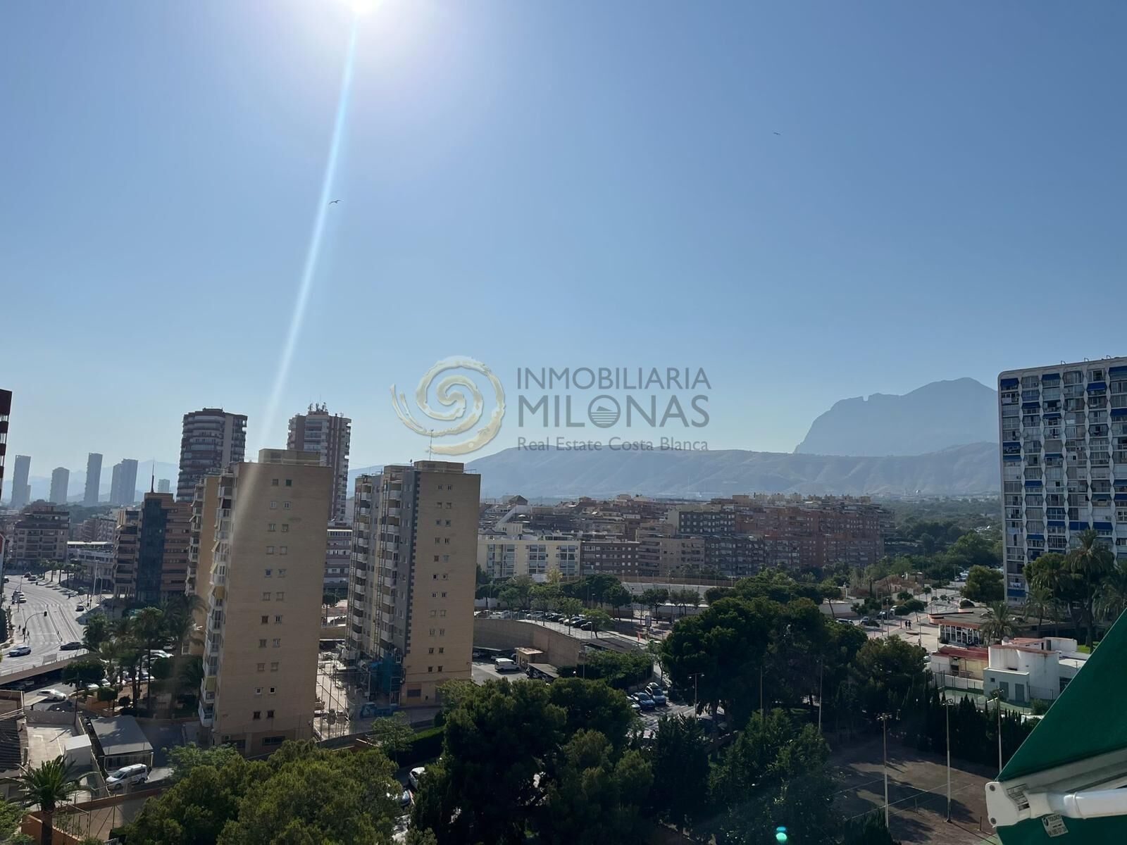 Vista exterior de Estudi en venda en Benidorm amb Aire condicionat i Piscina comunitària
