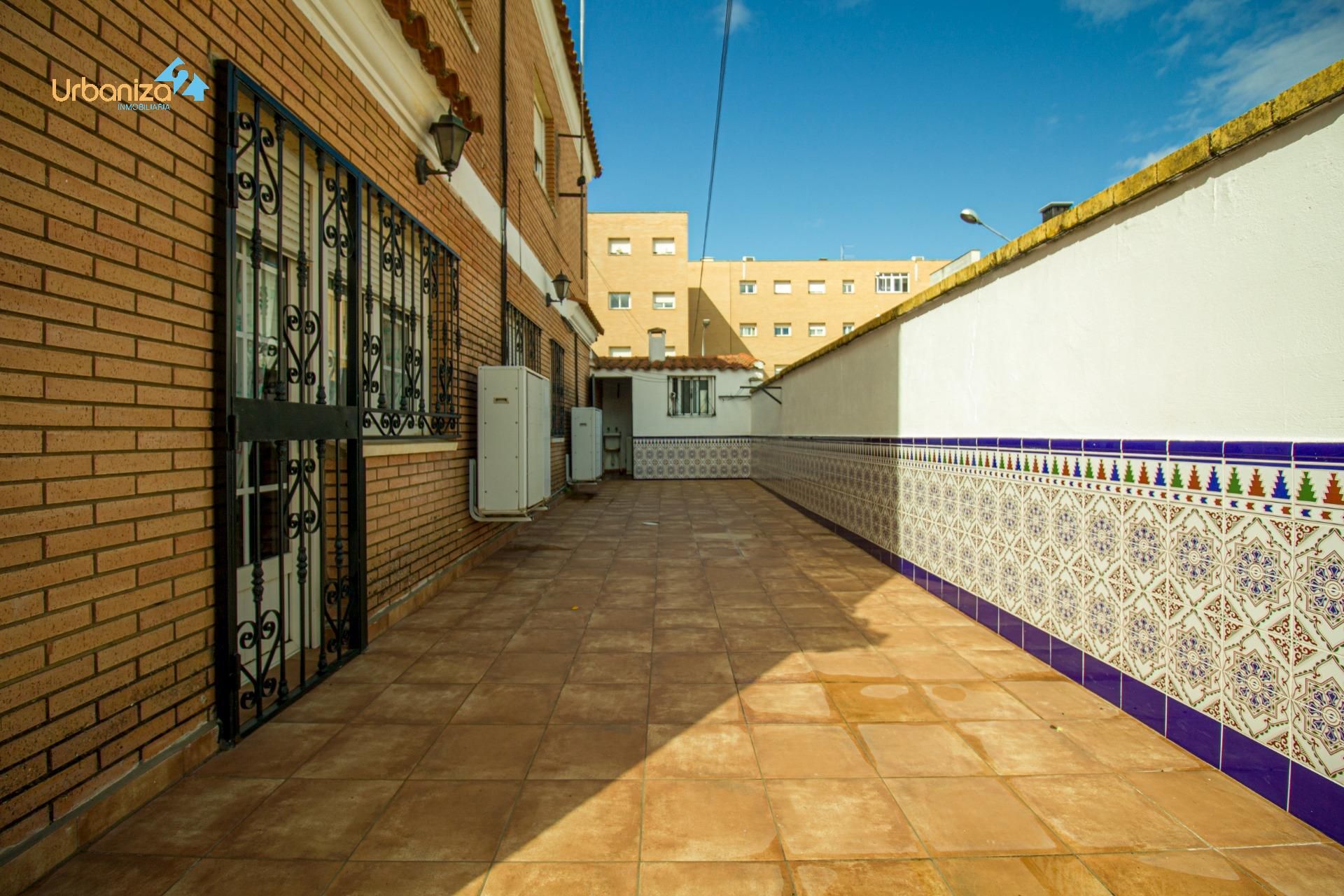 Exterior view of House or chalet for sale in Badajoz Capital  with Air Conditioner, Private garden and Terrace