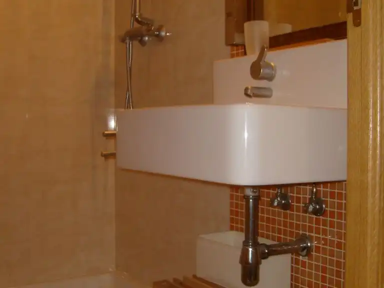 Bathroom of Flat for share in Urbanización La Moraleja