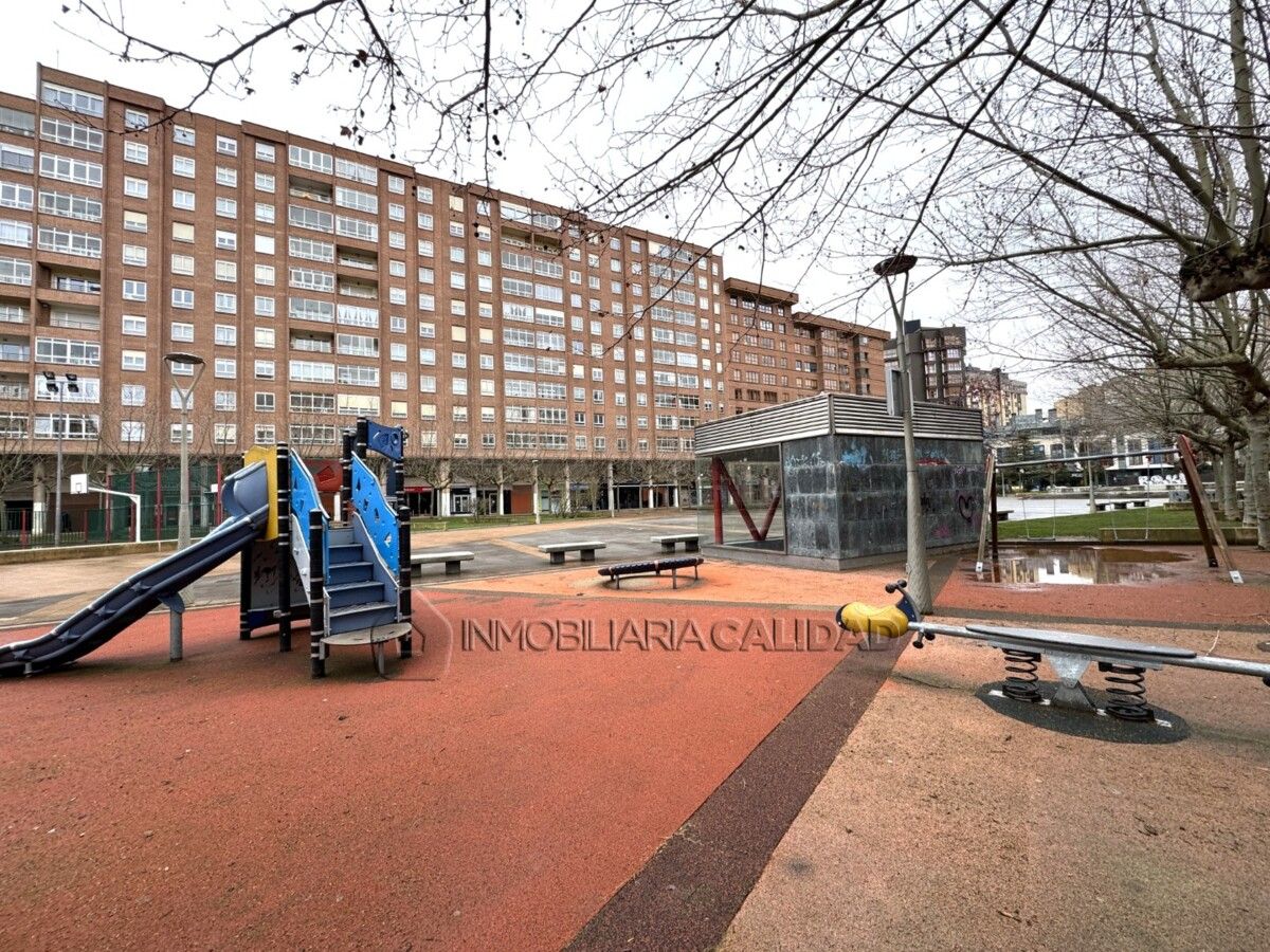 Exterior view of Flat for sale in Burgos Capital  with Heating, Terrace and Storage room