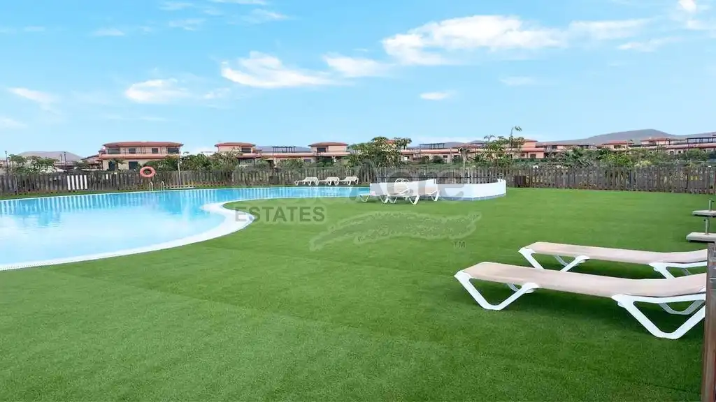 Piscina de Casa o xalet en venda en La Oliva