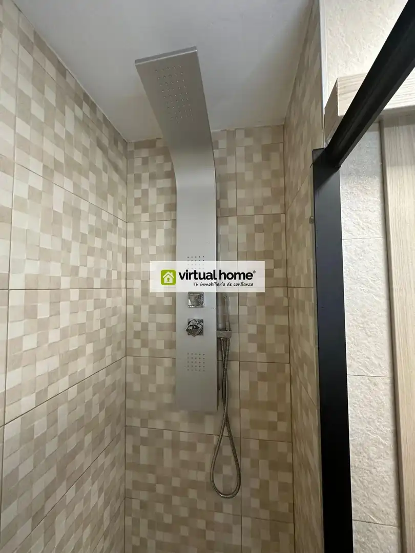 Bany de Apartament en venda en Benidorm amb Aire condicionat i Piscina comunitària