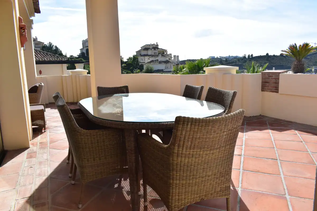 Terrasse von Wohnungen zur Miete in Benahavís mit Klimaanlage, Möbliert und Fernseher