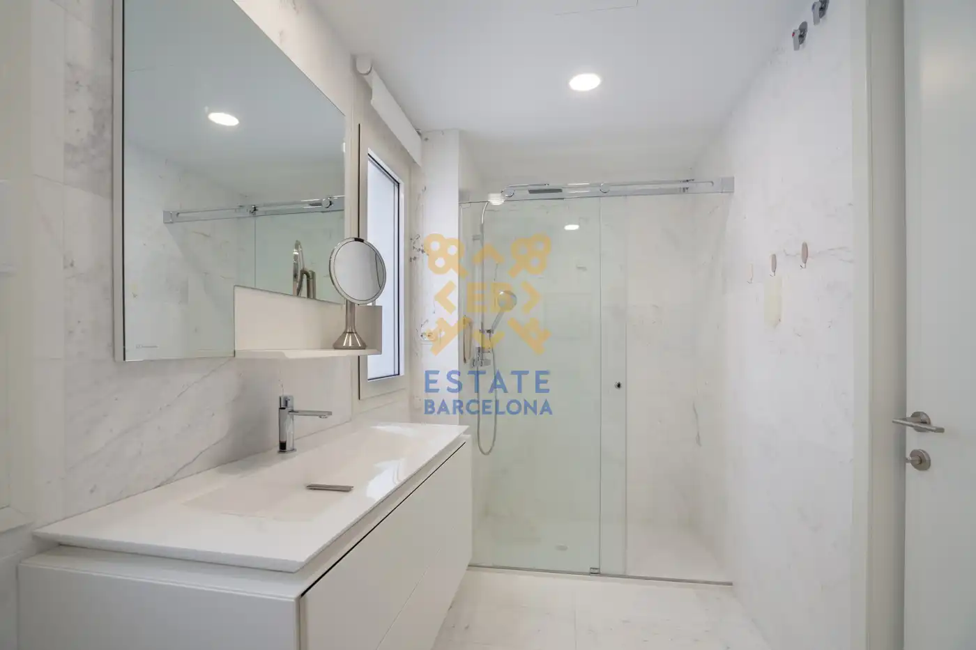 Badezimmer von Dachboden zum Verkauf in Valencia mit Klimaanlage, Heizung und Möbliert