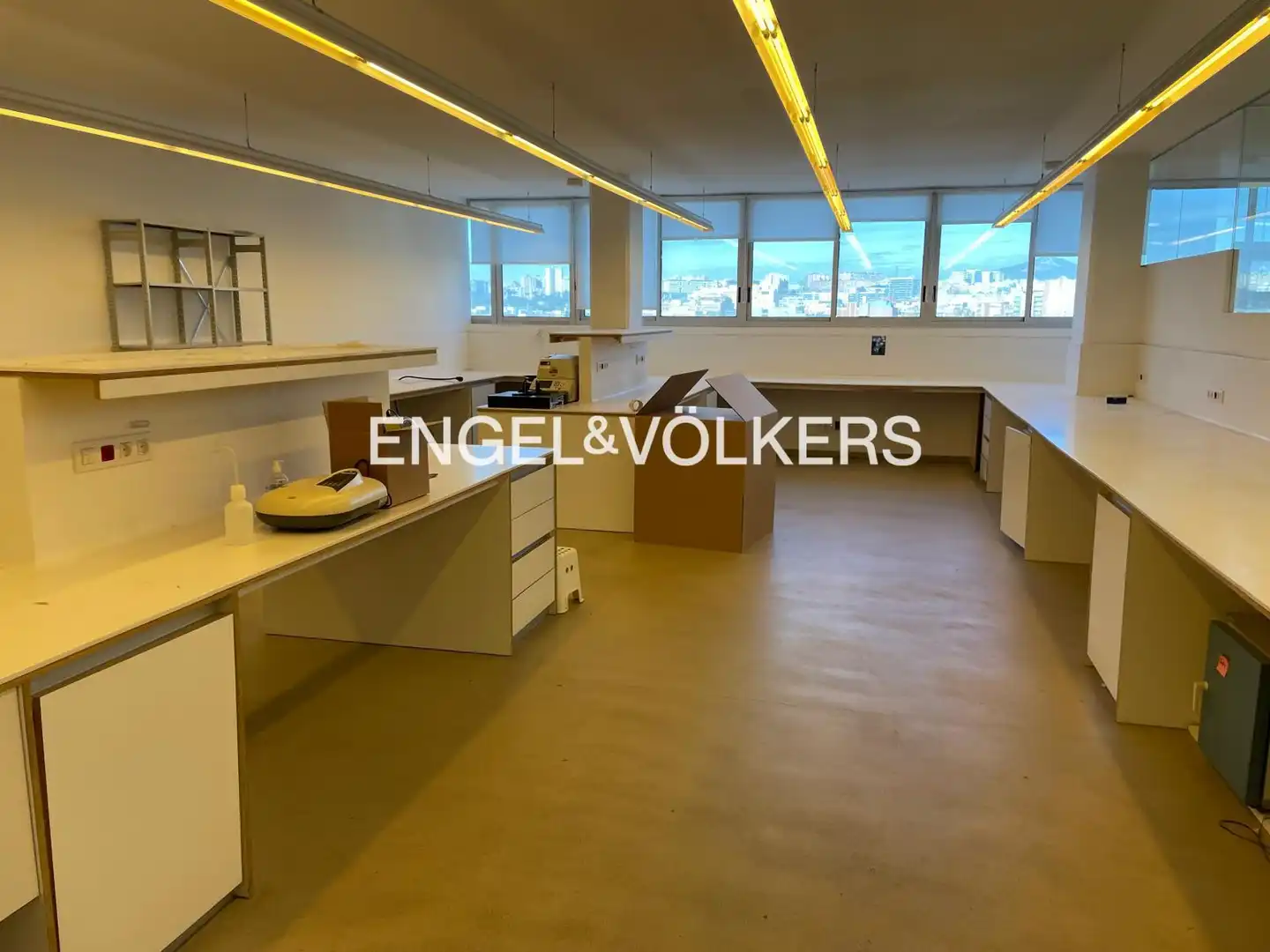 Oficina de alquiler en L'Hospitalet de Llobregat con Terraza