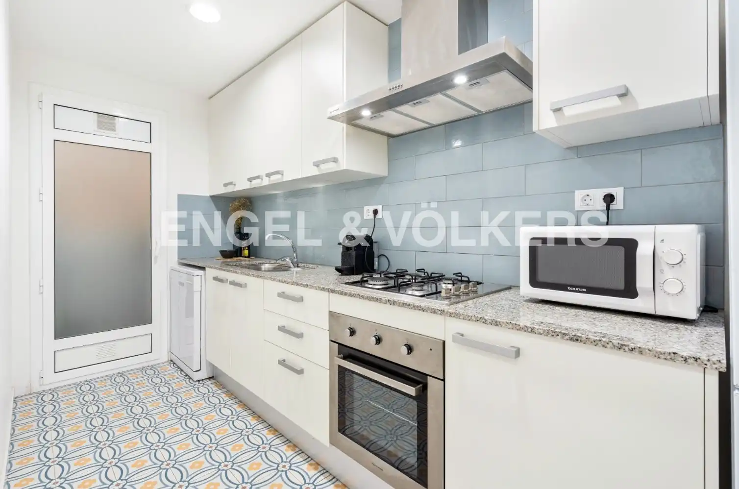 Cuina de Pis de lloguer en Barcelona amb Aire condicionat, Calefacció i Parquet